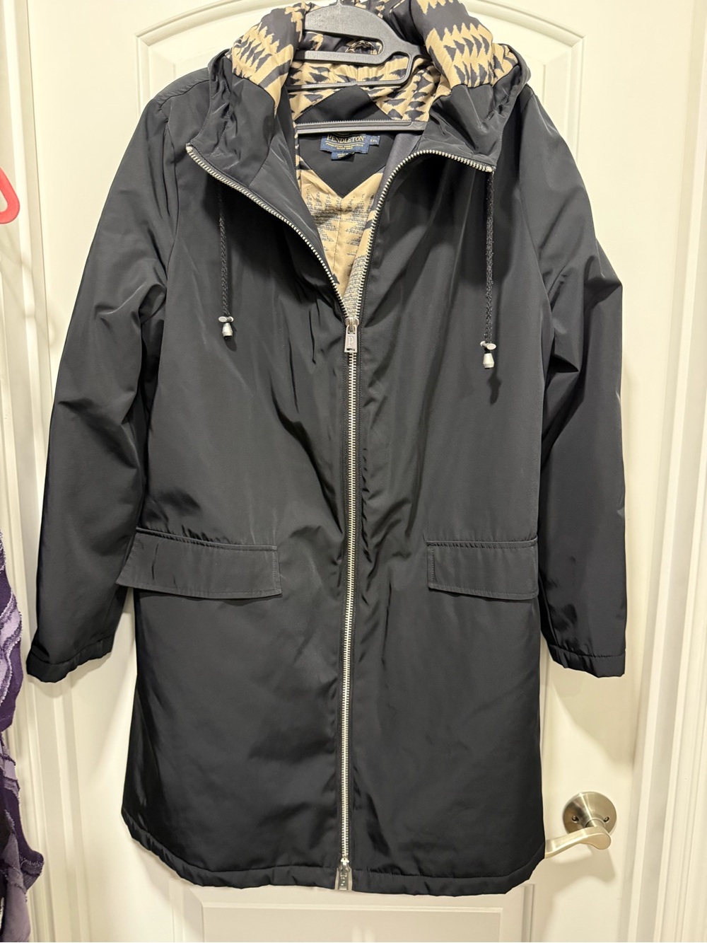 Pendleton Black Hooded Raincoat with Patterned Lining. Women’s Size XXL.